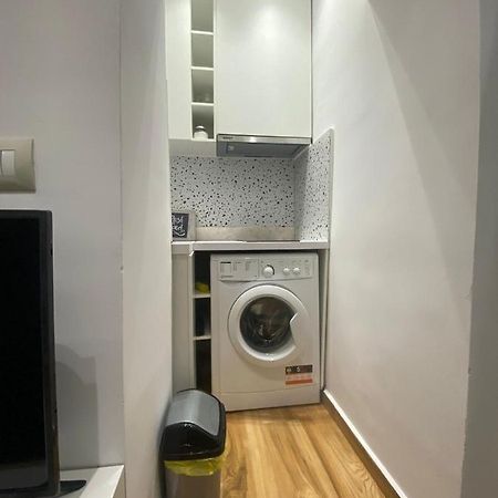 Luxury Apartment In Blloku Area Tirana Esterno foto