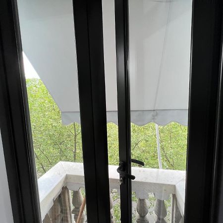Luxury Apartment In Blloku Area Tirana Esterno foto