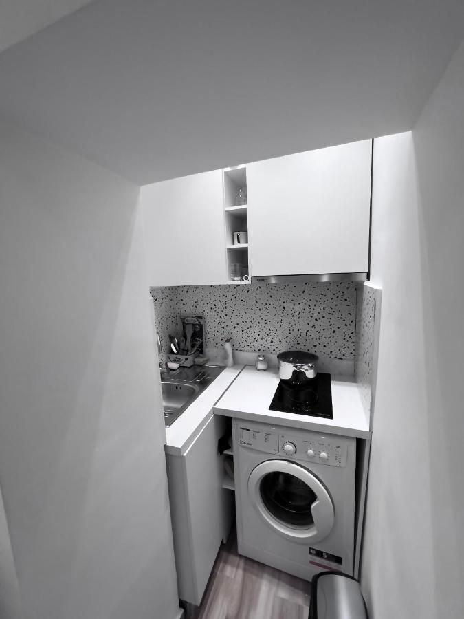 Luxury Apartment In Blloku Area Tirana Esterno foto