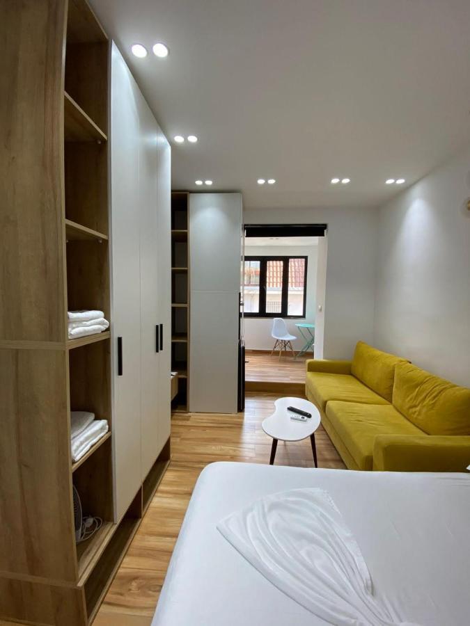 Luxury Apartment In Blloku Area Tirana Esterno foto