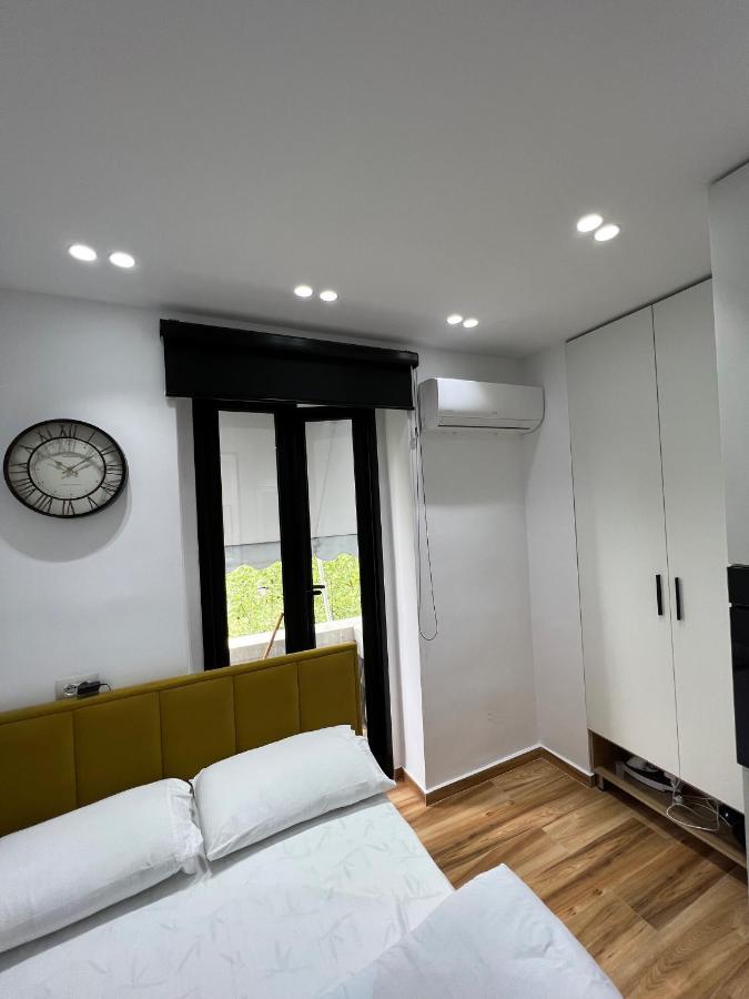 Luxury Apartment In Blloku Area Tirana Esterno foto