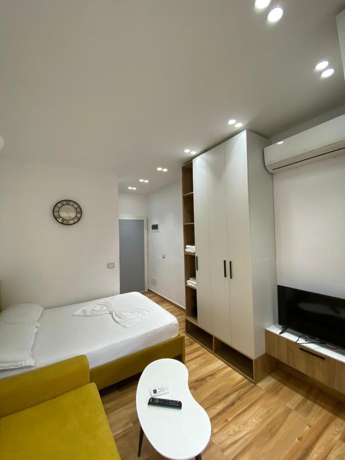 Luxury Apartment In Blloku Area Tirana Esterno foto